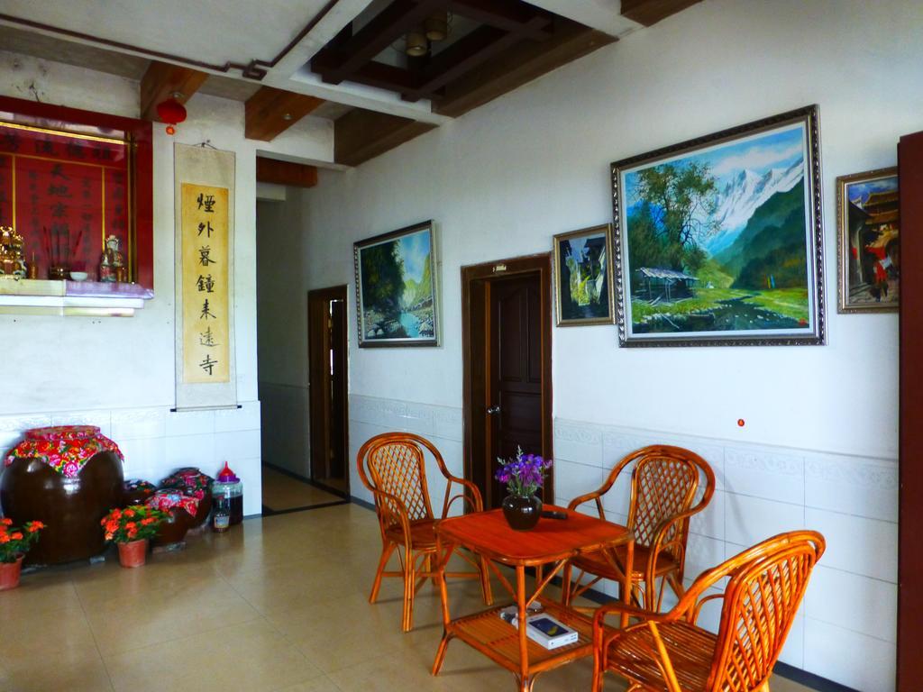 Yangshuo Moon Resort Hotel กุ้ยหลิน ภายนอก รูปภาพ