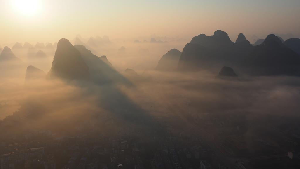 Yangshuo Moon Resort Hotel กุ้ยหลิน ภายนอก รูปภาพ