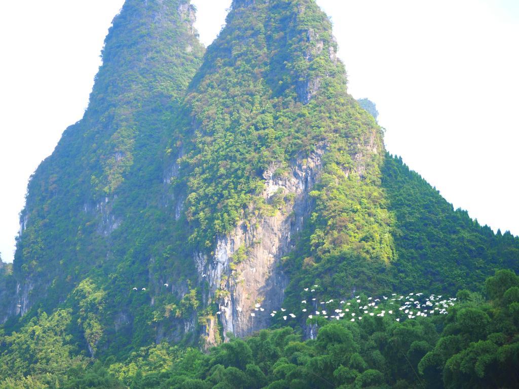 Yangshuo Moon Resort Hotel กุ้ยหลิน ภายนอก รูปภาพ