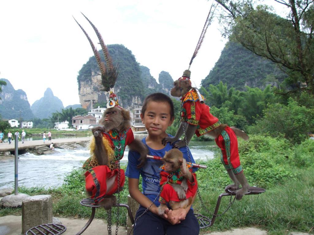 Yangshuo Moon Resort Hotel กุ้ยหลิน ภายนอก รูปภาพ