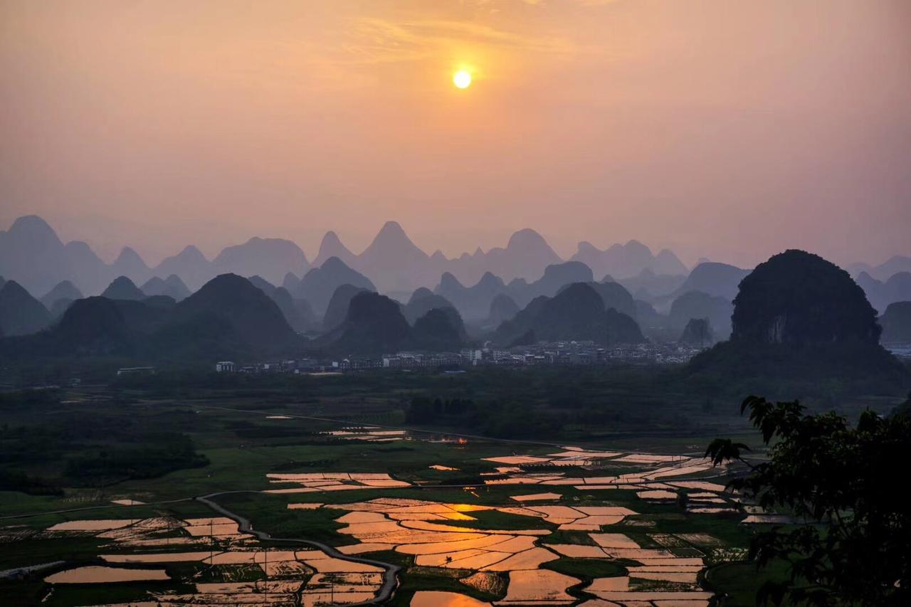 Yangshuo Moon Resort Hotel กุ้ยหลิน ภายนอก รูปภาพ